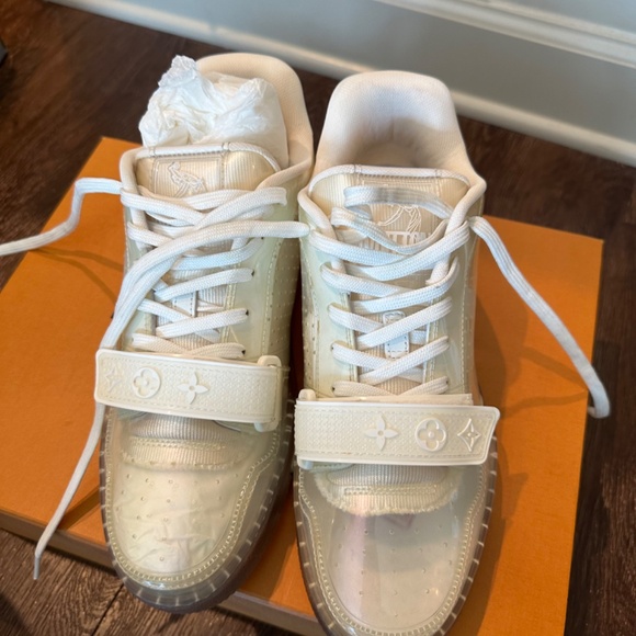 Louis Vuitton Sneakers - Picture 2 of 4